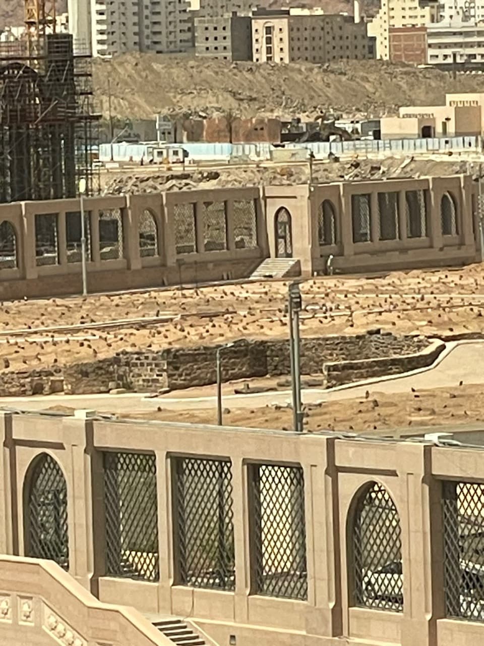 پنجره رو به بقیع