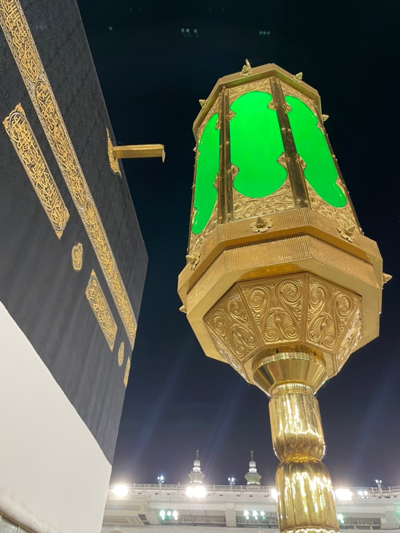 چراغ سبز کنار حجر اسماعیل