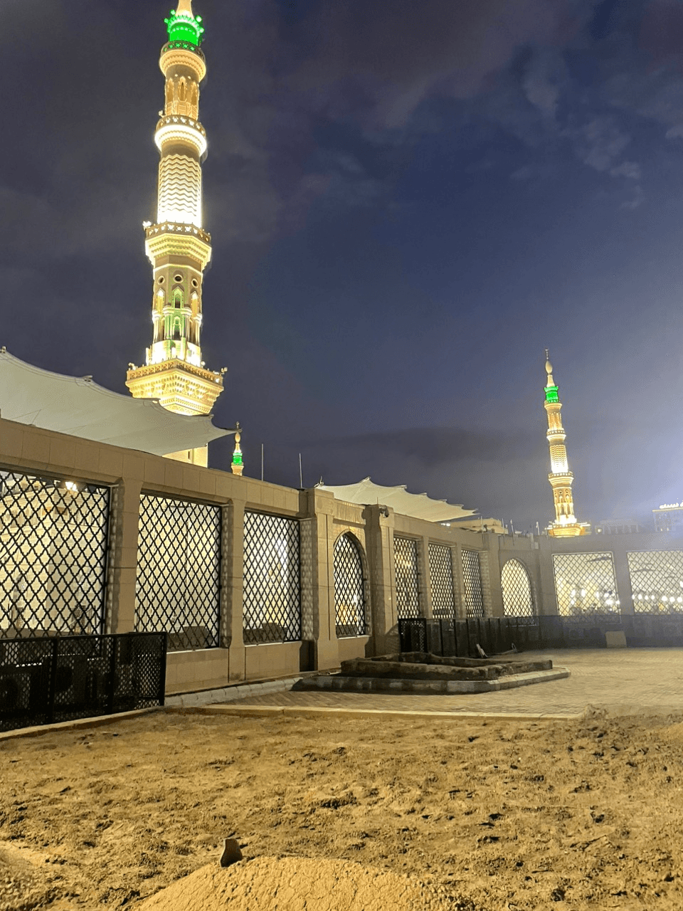 قبر امالبنین در بقیع