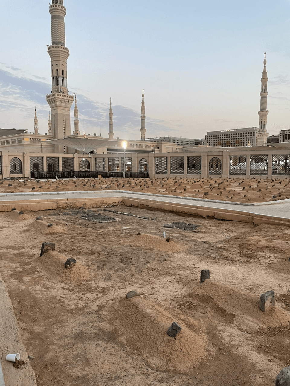 زیارت اهلبیت در بقیع